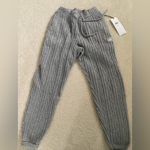 ALO Yoga Women's Gray Cable Knit Joggers - Picture 4 of 5